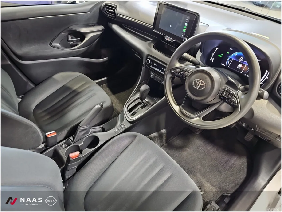 Toyota Yaris Hatchback, Petrol Hybrid, 2024, White