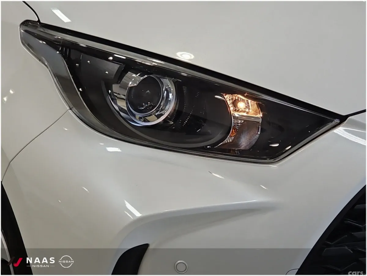 Toyota Yaris Hatchback, Petrol Hybrid, 2024, White