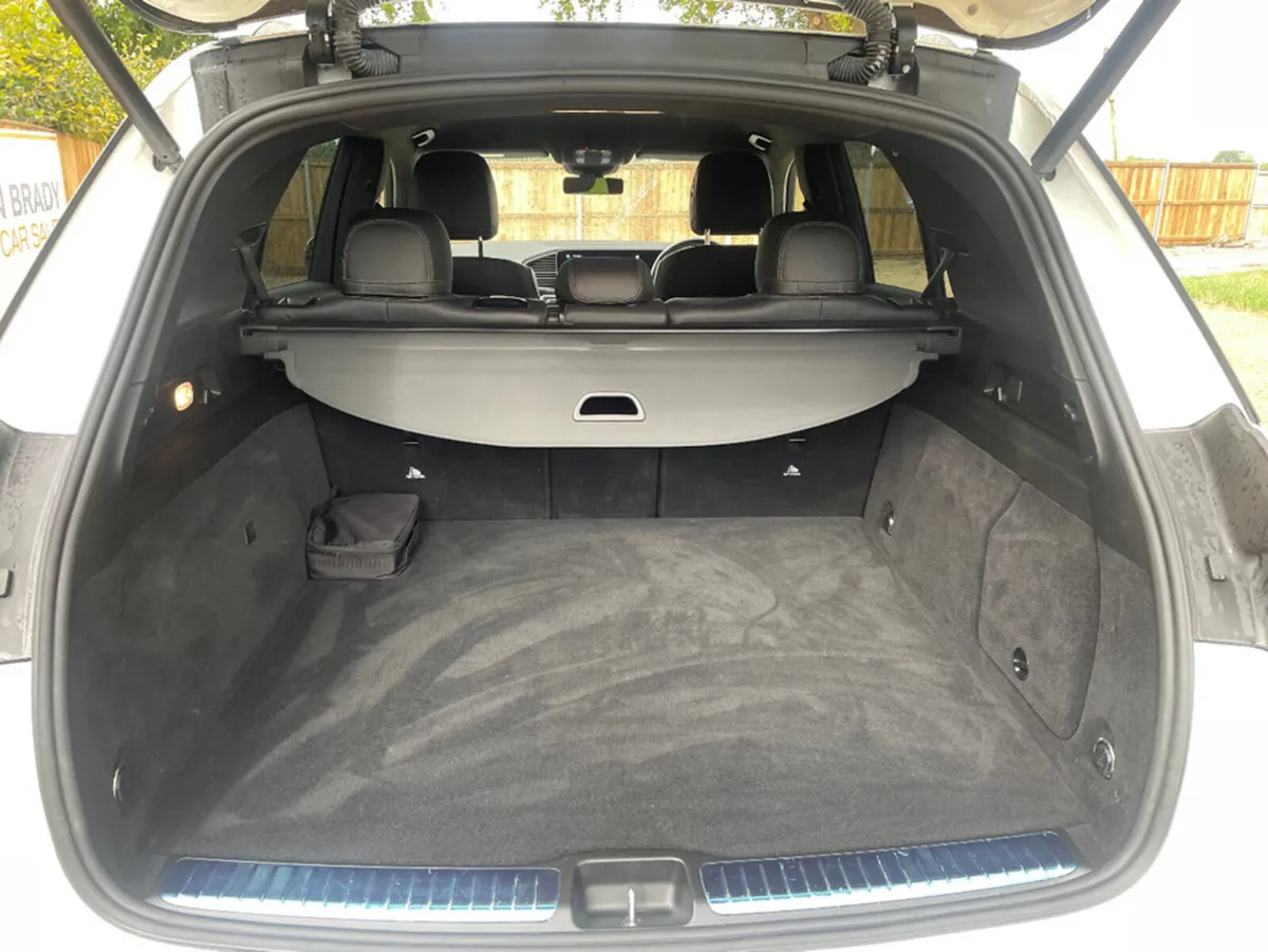 Mercedes-Benz GLE SUV, Diesel Plug-in Hybrid, 2022, White