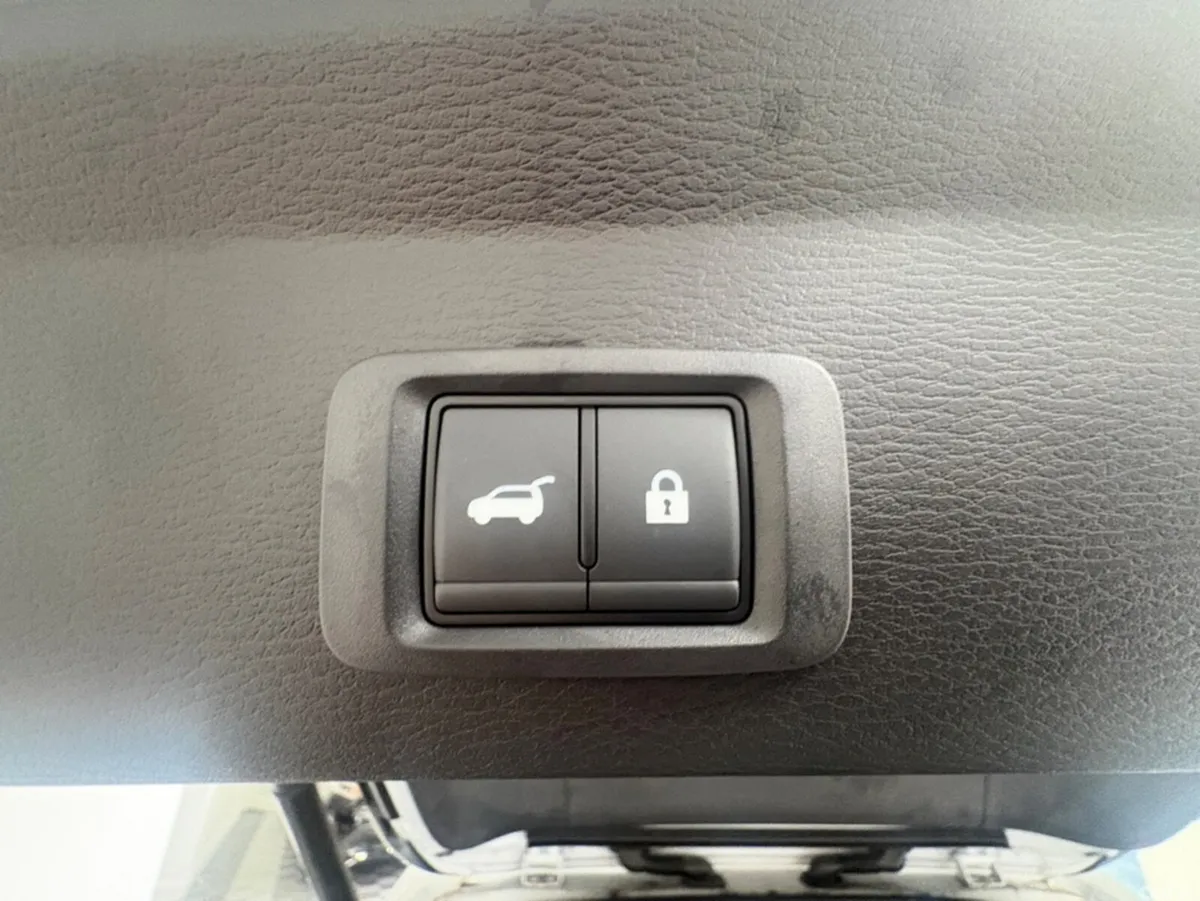 Mitsubishi Outlander SUV, Petrol Plug-in Hybrid, 2024, White