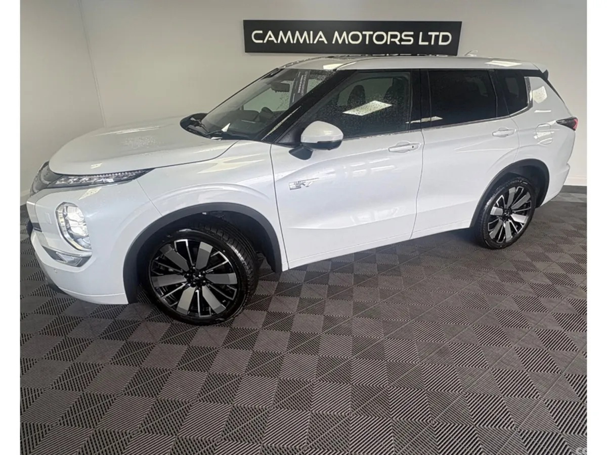 Mitsubishi Outlander SUV, Petrol Plug-in Hybrid, 2024, White