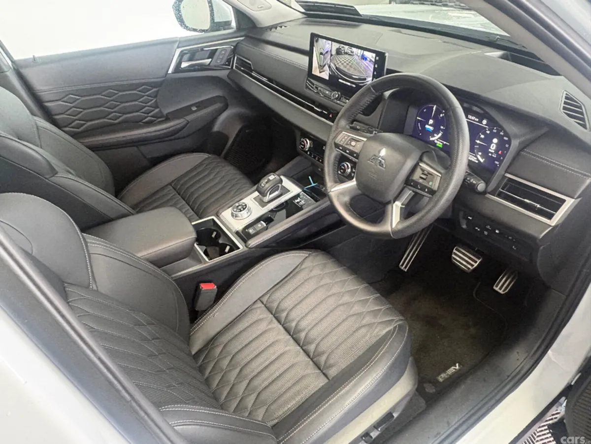 Mitsubishi Outlander SUV, Petrol Plug-in Hybrid, 2024, White