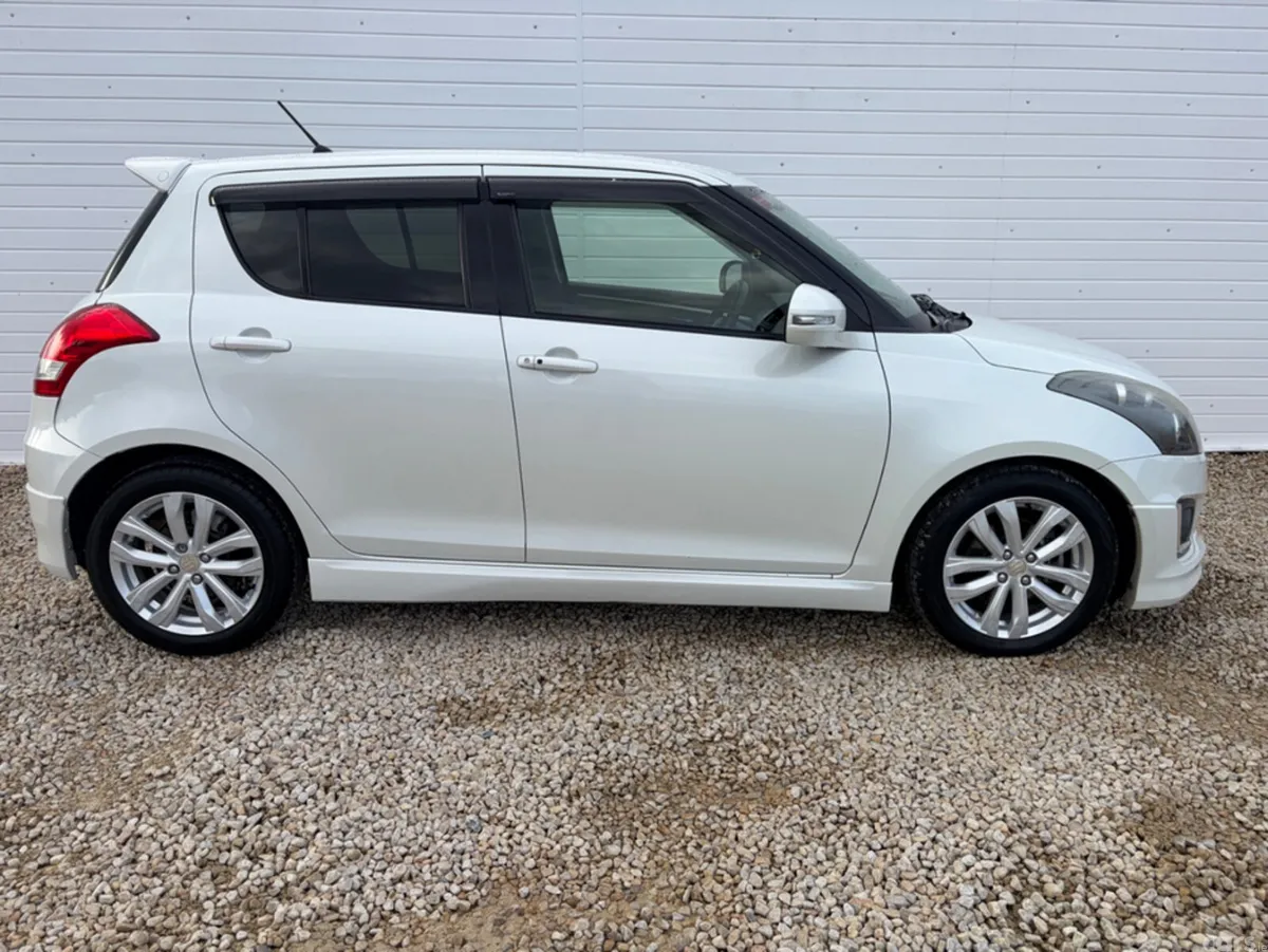 Suzuki Swift Hatchback, Petrol, 2016, White