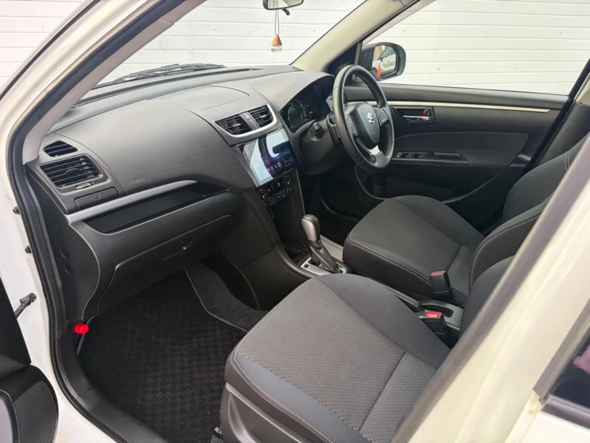 Suzuki Swift Hatchback, Petrol, 2016, White