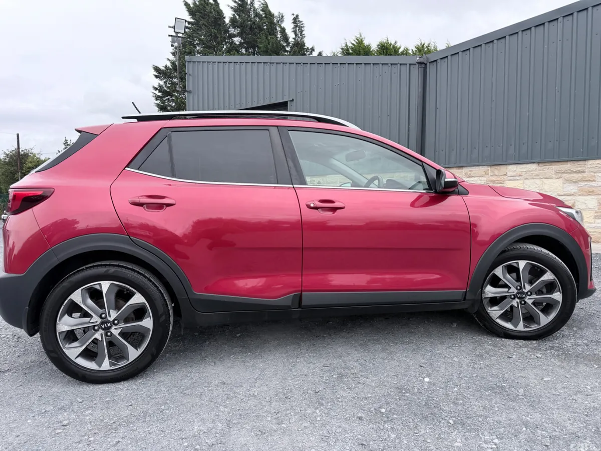 Kia Stonic Estate/Jeep, Diesel, 2019, Red
