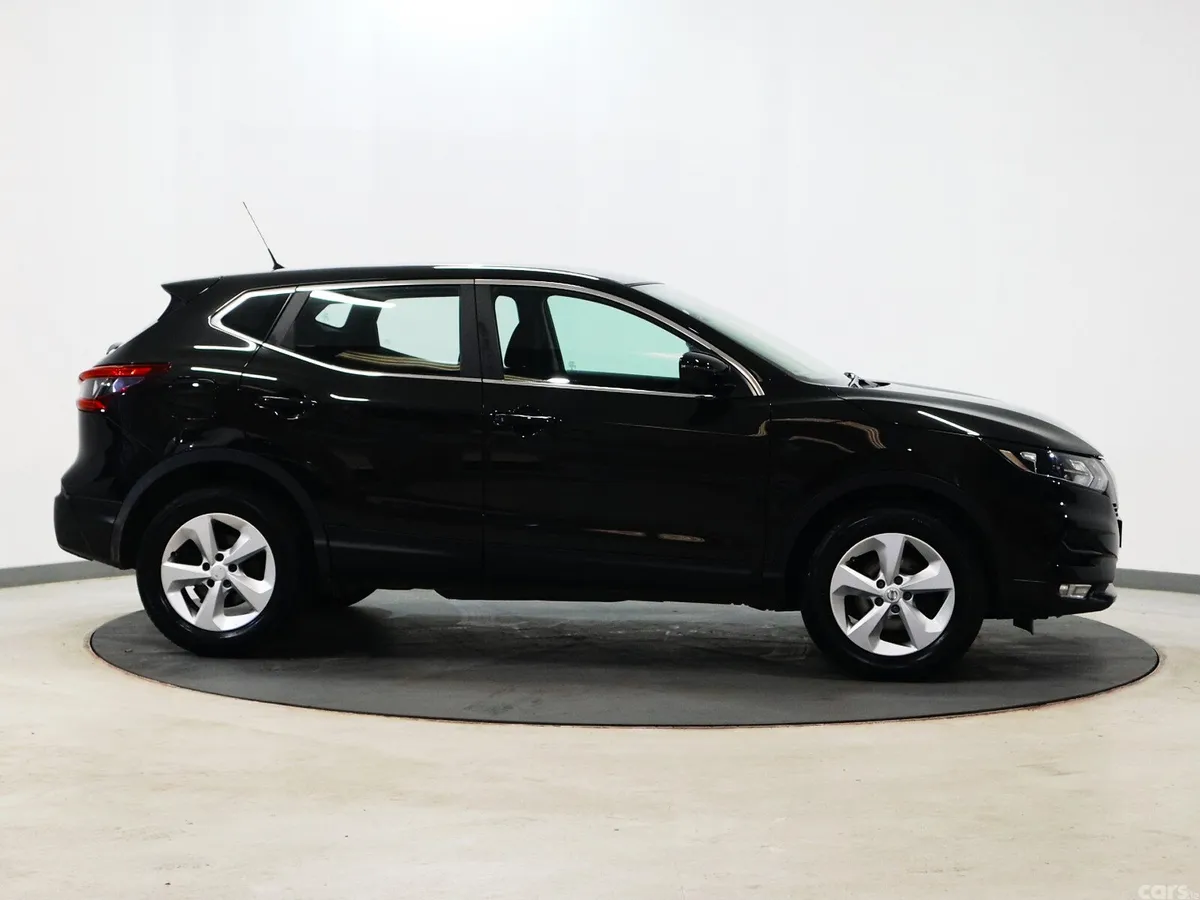 Nissan Qashqai SUV, Petrol, 2017, Black