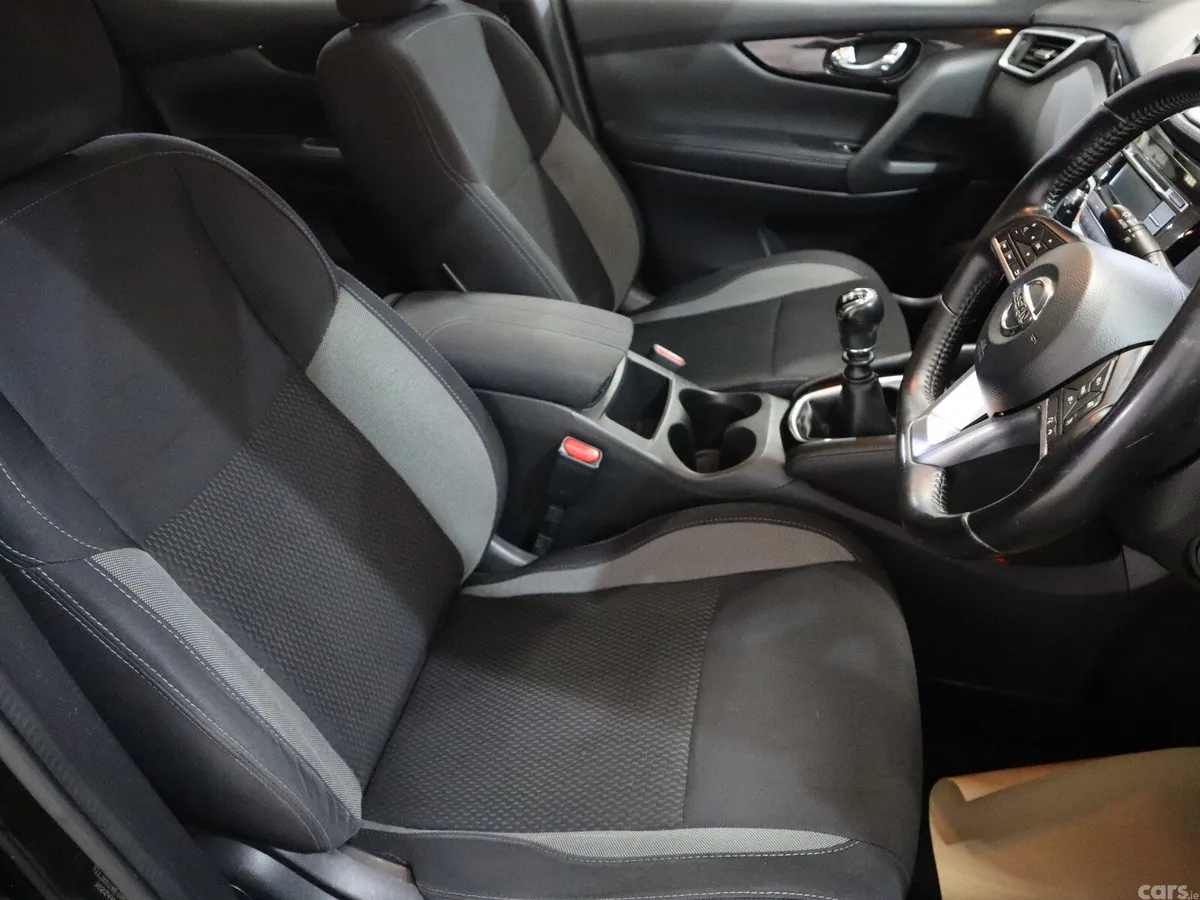 Nissan Qashqai SUV, Petrol, 2017, Black