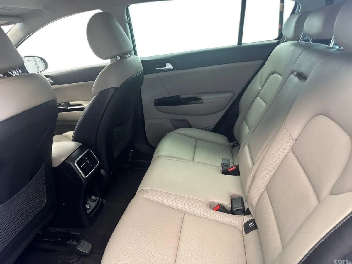 Kia Sportage SUV, Diesel Hybrid, 2021, Blue