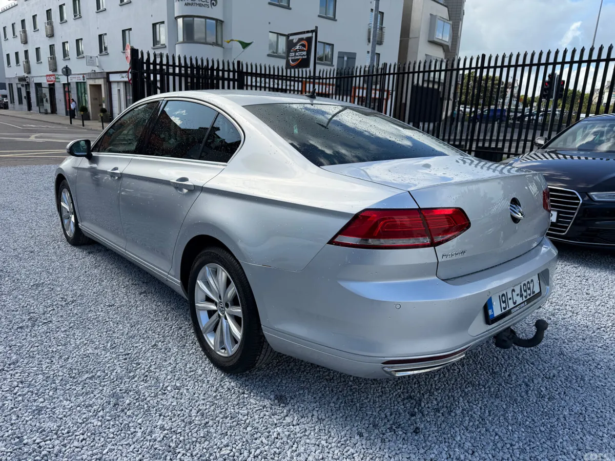 Volkswagen Passat Saloon, Diesel, 2019, Grey
