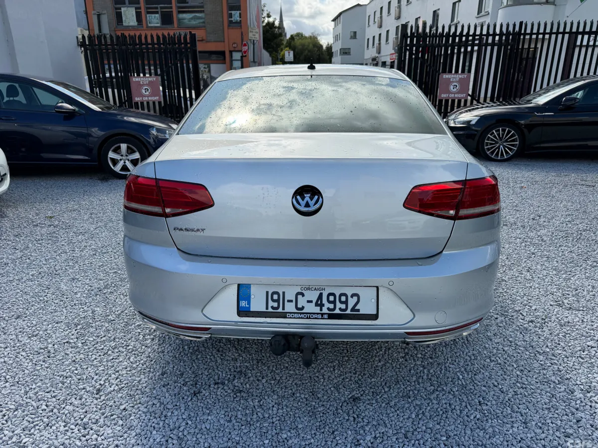 Volkswagen Passat Saloon, Diesel, 2019, Grey