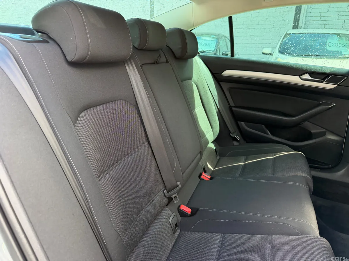 Volkswagen Passat Saloon, Diesel, 2019, Grey