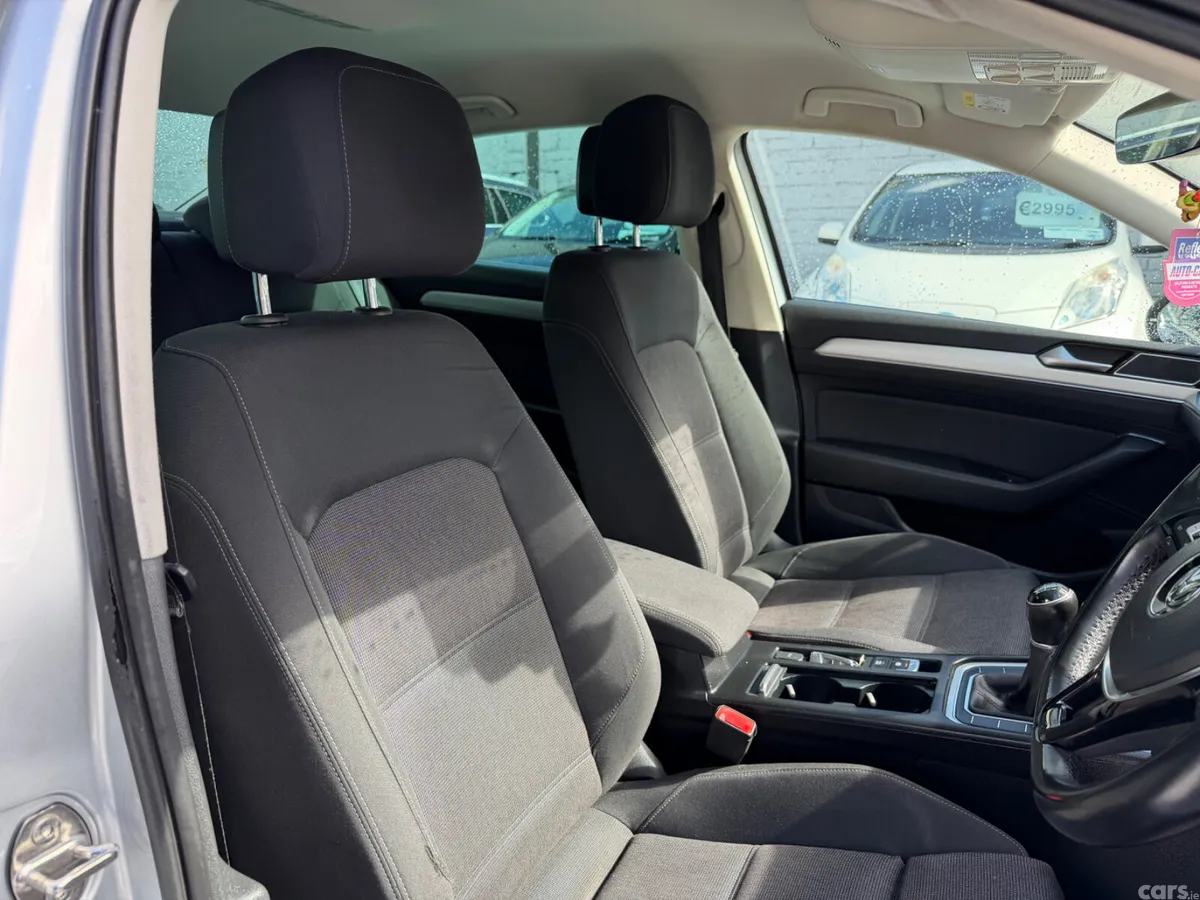 Volkswagen Passat Saloon, Diesel, 2019, Grey
