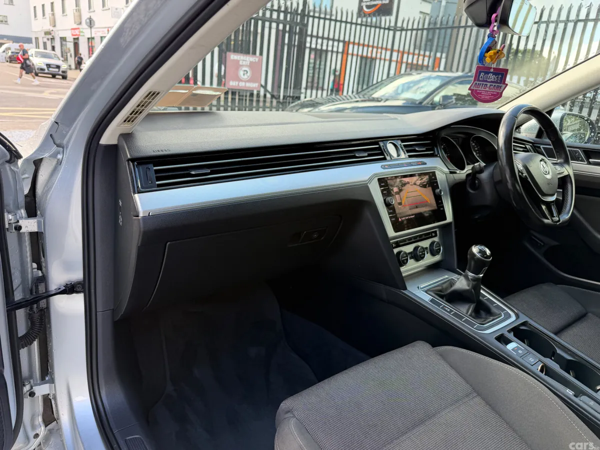 Volkswagen Passat Saloon, Diesel, 2019, Grey