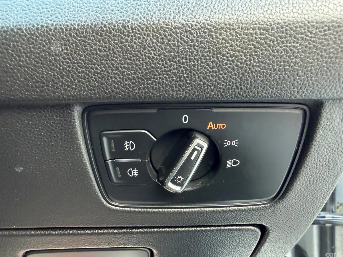 Volkswagen Passat Saloon, Diesel, 2019, Grey