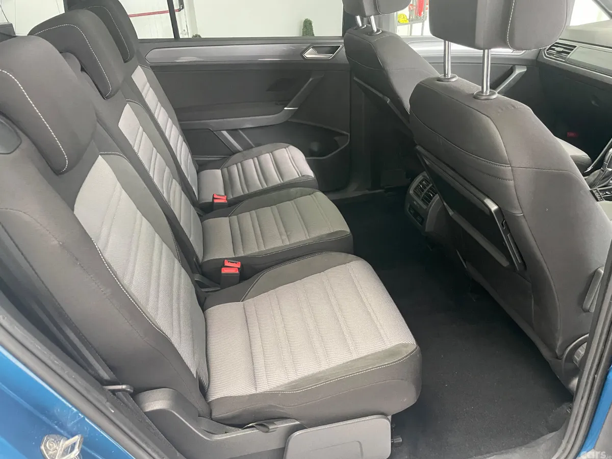 Volkswagen Touran MPV, Petrol, 2017, Blue