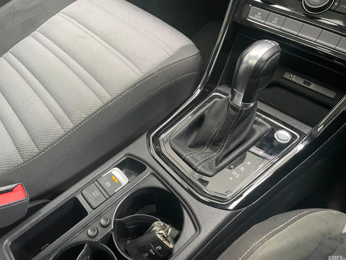 Volkswagen Touran MPV, Petrol, 2017, Blue