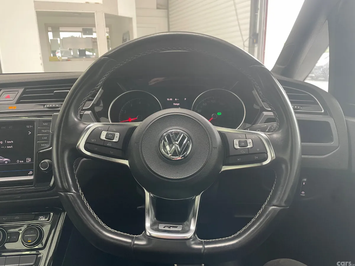 Volkswagen Touran MPV, Petrol, 2017, Blue