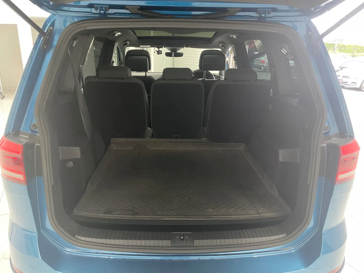 Volkswagen Touran MPV, Petrol, 2017, Blue