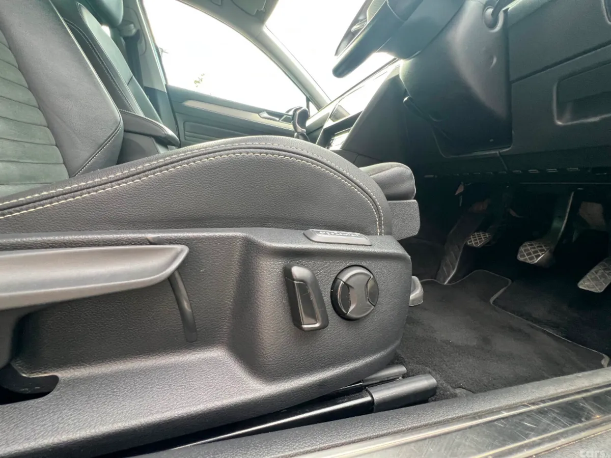 Volkswagen Passat Saloon, Diesel, 2021, Grey