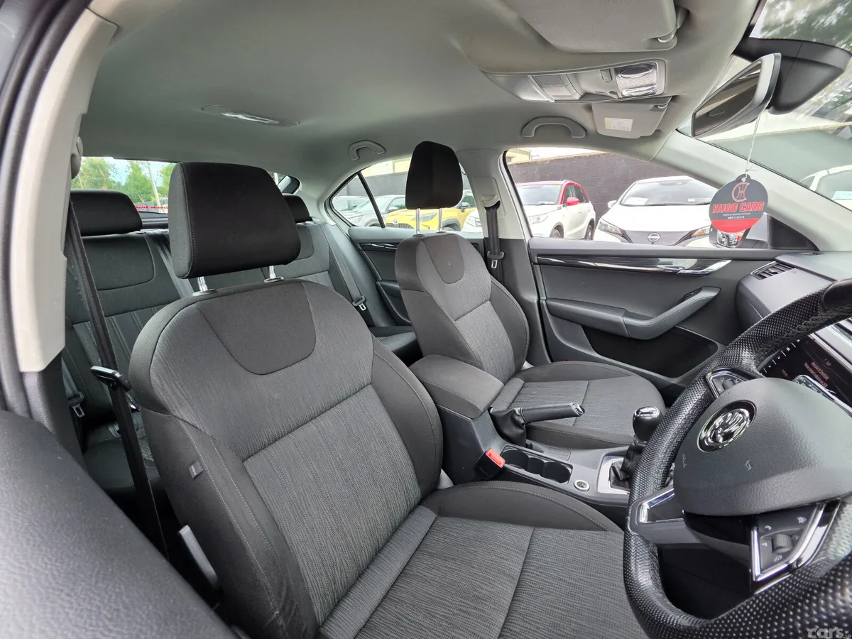 Skoda Octavia Saloon, Diesel, 2018, Grey