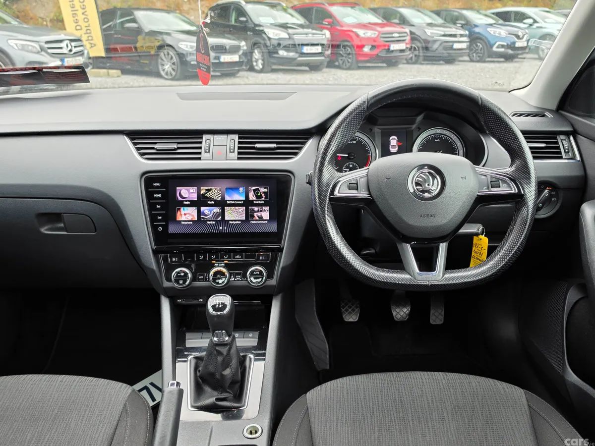 Skoda Octavia Saloon, Diesel, 2018, Grey