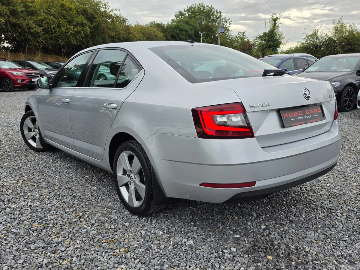 Skoda Octavia Saloon, Diesel, 2018, Grey