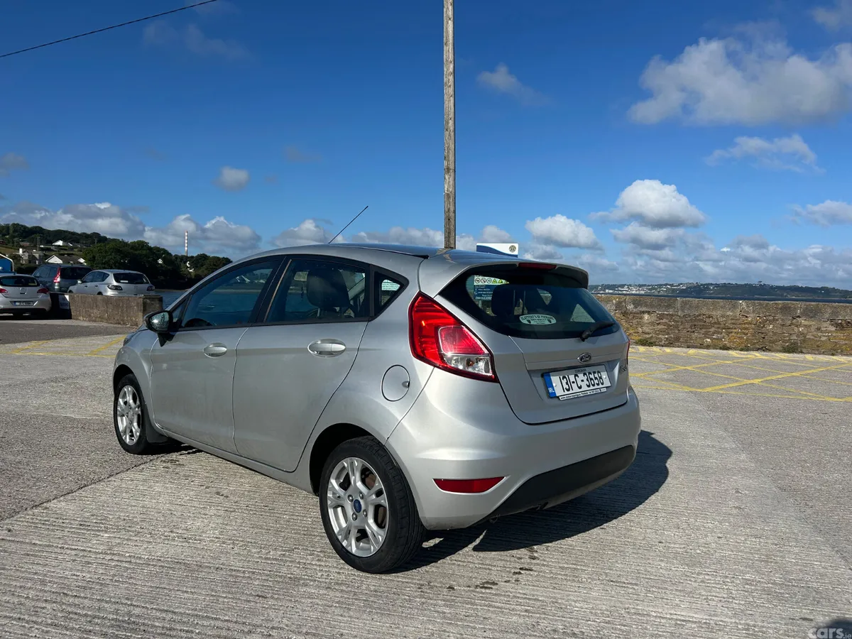 Ford Fiesta Hatchback, Petrol, 2013, Silver