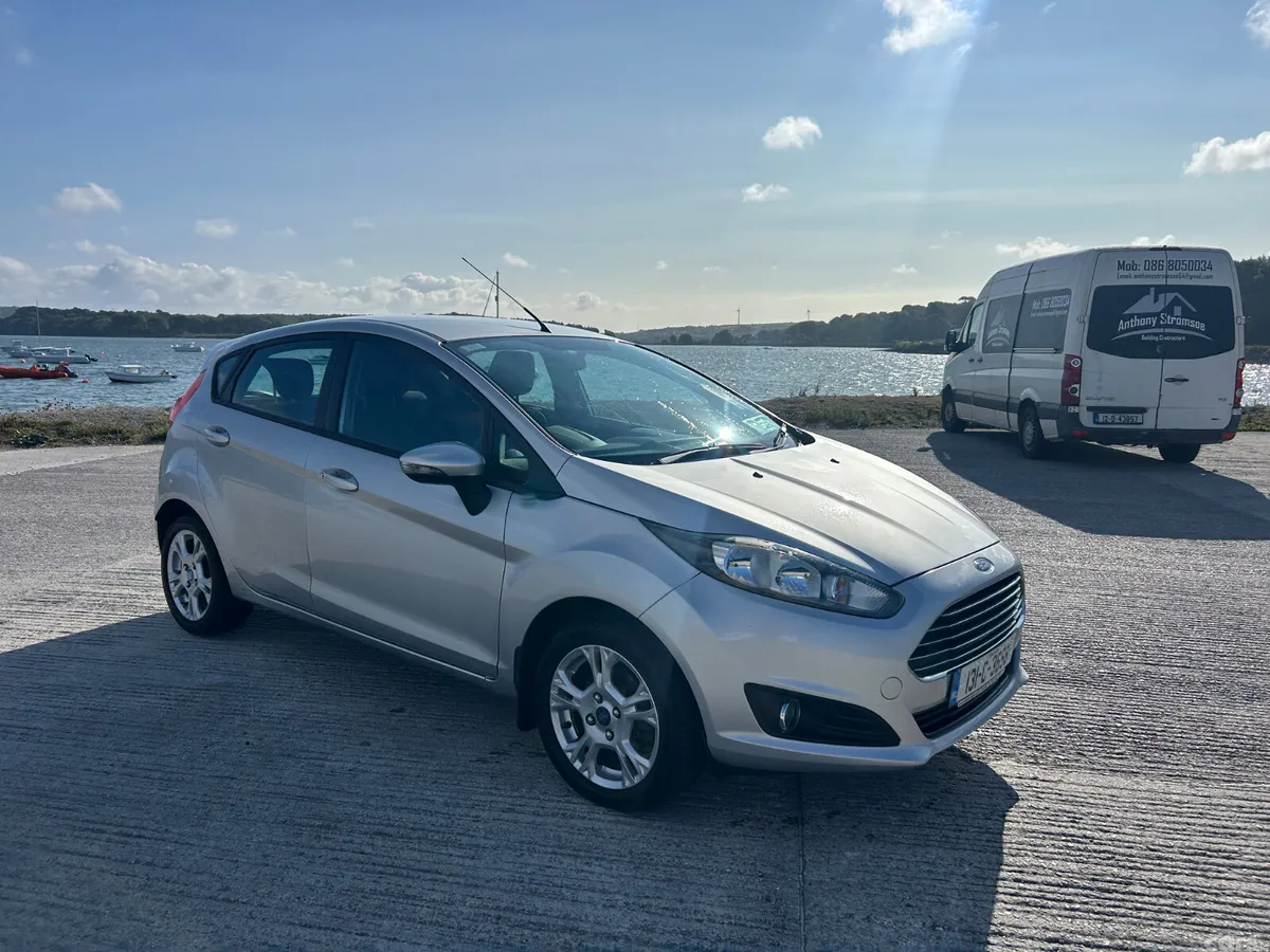 Ford Fiesta Hatchback, Petrol, 2013, Silver