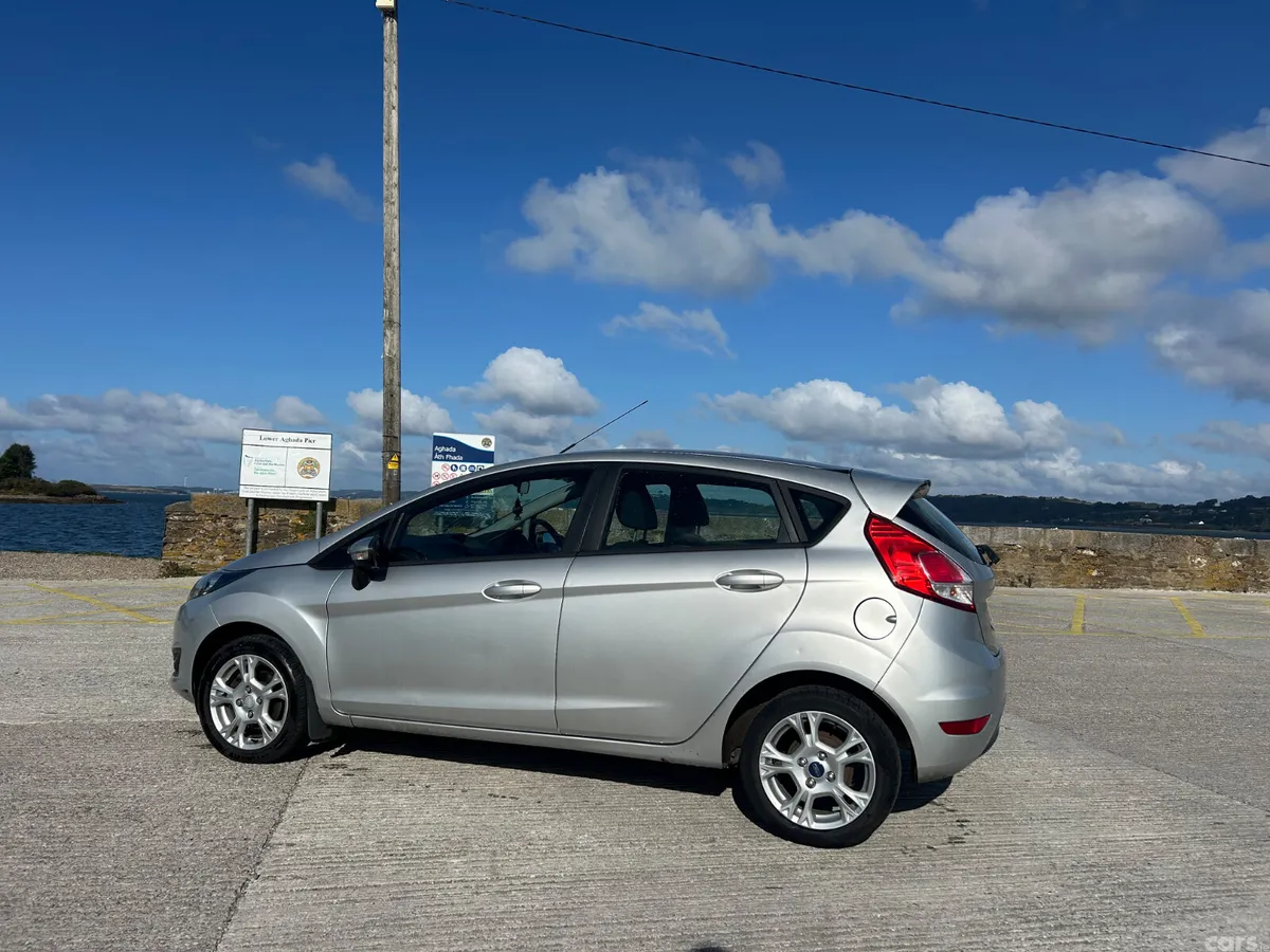Ford Fiesta Hatchback, Petrol, 2013, Silver
