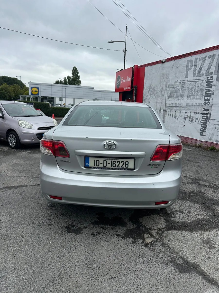 Toyota Avensis Saloon, Diesel, 2010, Silver