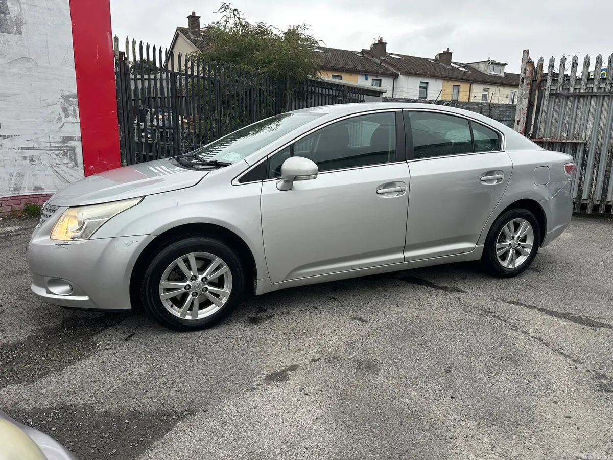 Toyota Avensis Saloon, Diesel, 2010, Silver