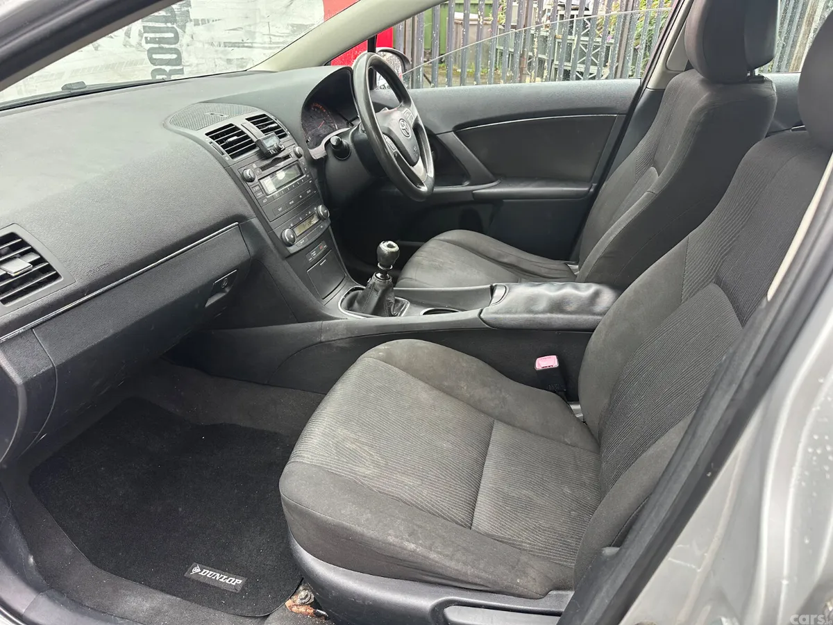 Toyota Avensis Saloon, Diesel, 2010, Silver