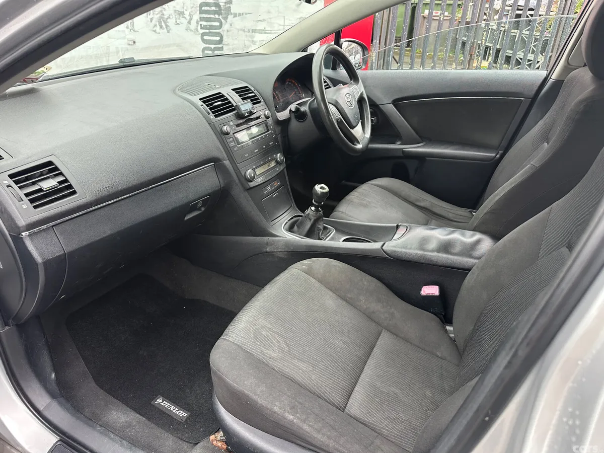 Toyota Avensis Saloon, Diesel, 2010, Silver