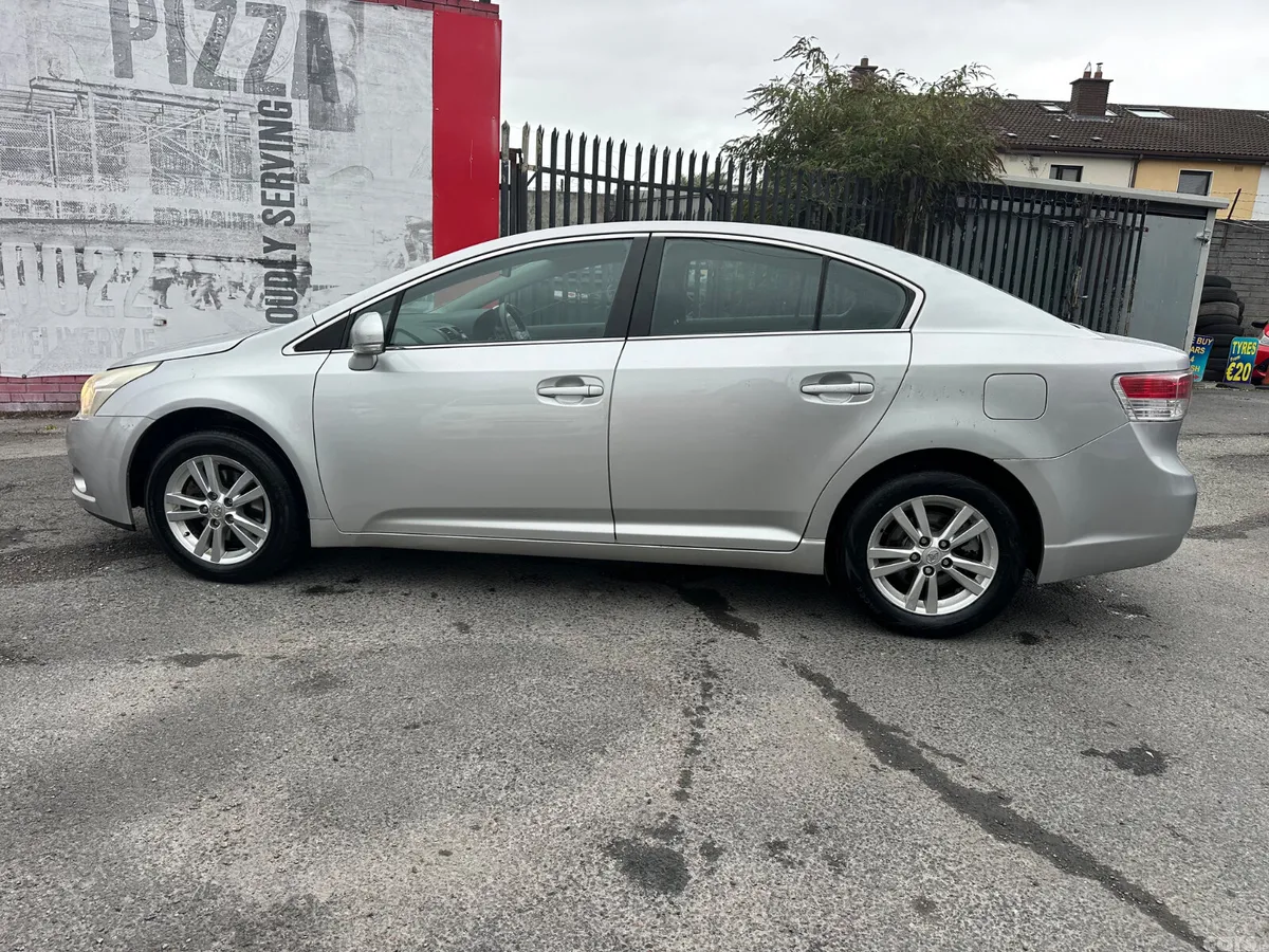 Toyota Avensis Saloon, Diesel, 2010, Silver