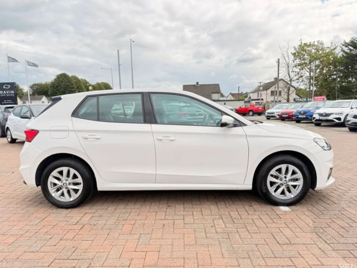 Skoda Fabia Hatchback, Petrol, 2023, White