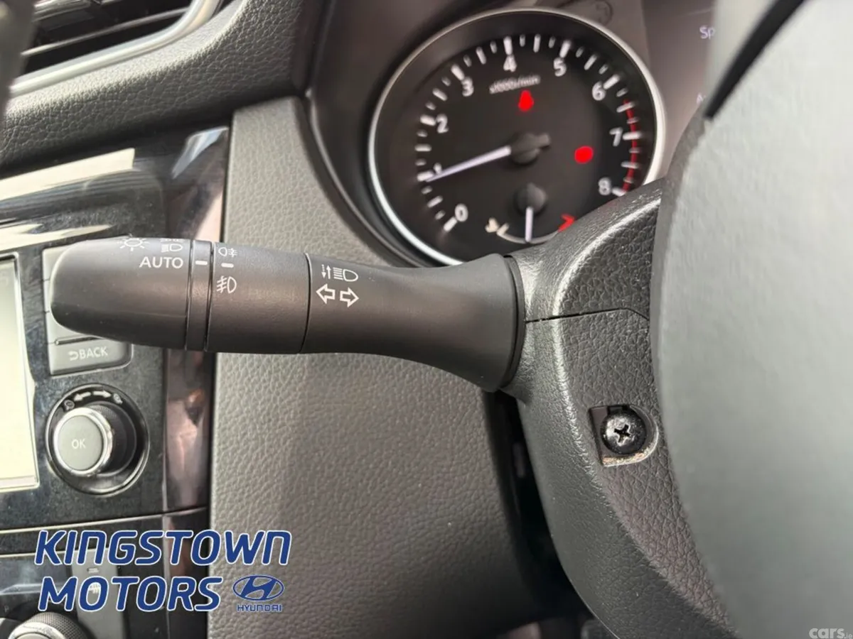 Nissan Qashqai MPV, Petrol, 2019, Red