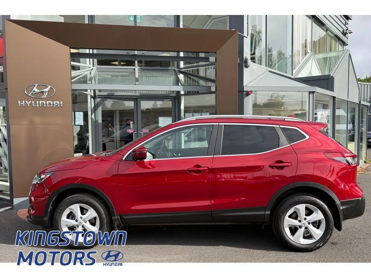 Nissan Qashqai MPV, Petrol, 2019, Red