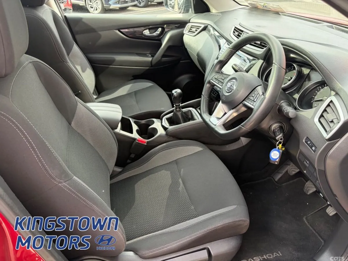 Nissan Qashqai MPV, Petrol, 2019, Red
