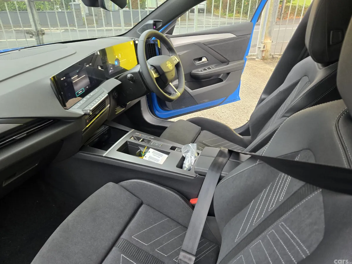 Opel Astra Hatchback, Diesel, 2026, Blue