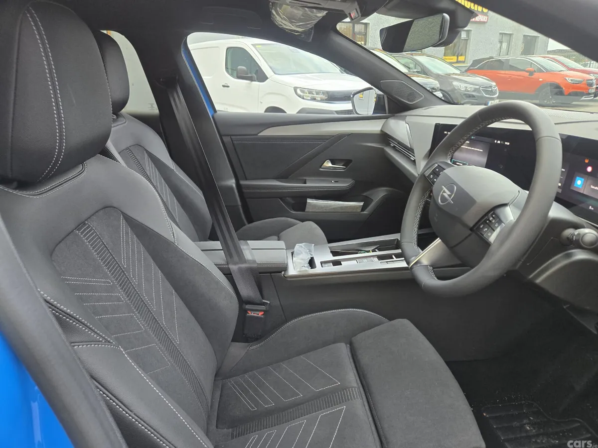 Opel Astra Hatchback, Diesel, 2026, Blue