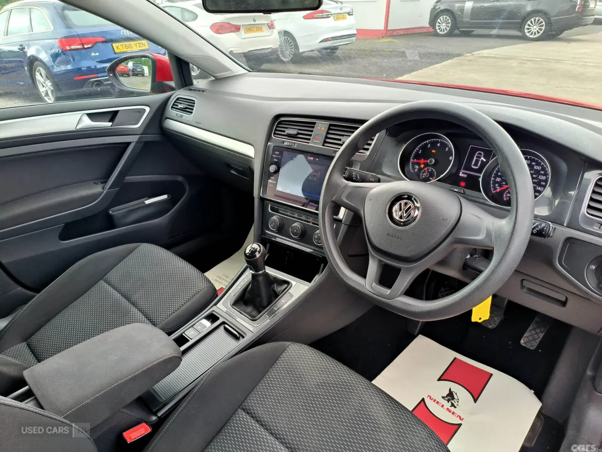 Volkswagen Golf Hatchback, Petrol, 2017, Red