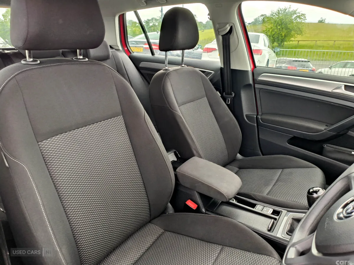 Volkswagen Golf Hatchback, Petrol, 2017, Red