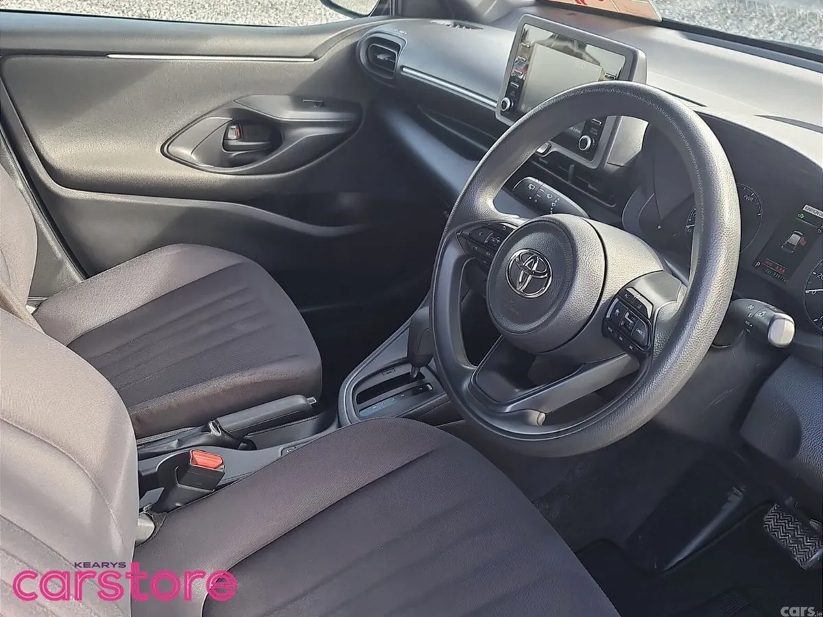 Toyota Yaris Hatchback, Petrol Hybrid, 2022, Blue
