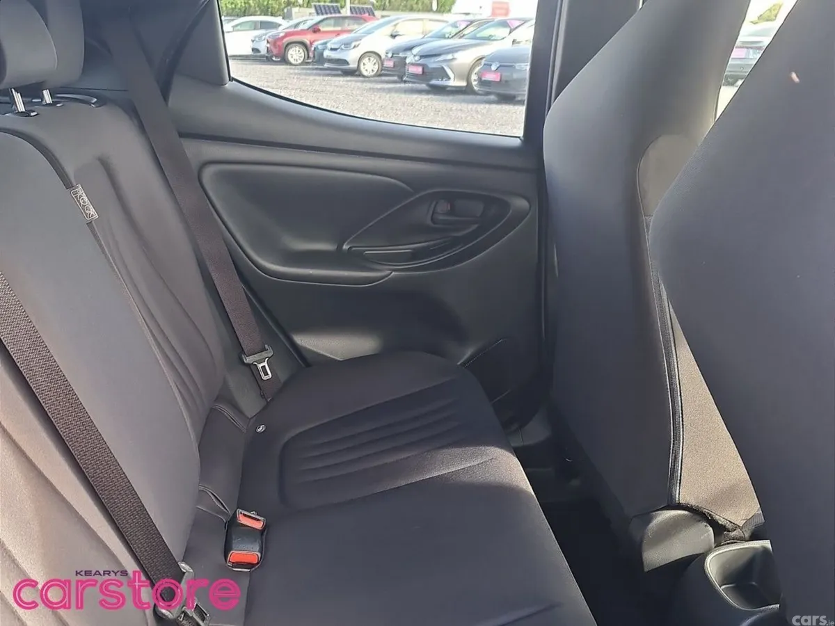 Toyota Yaris Hatchback, Petrol Hybrid, 2022, Blue