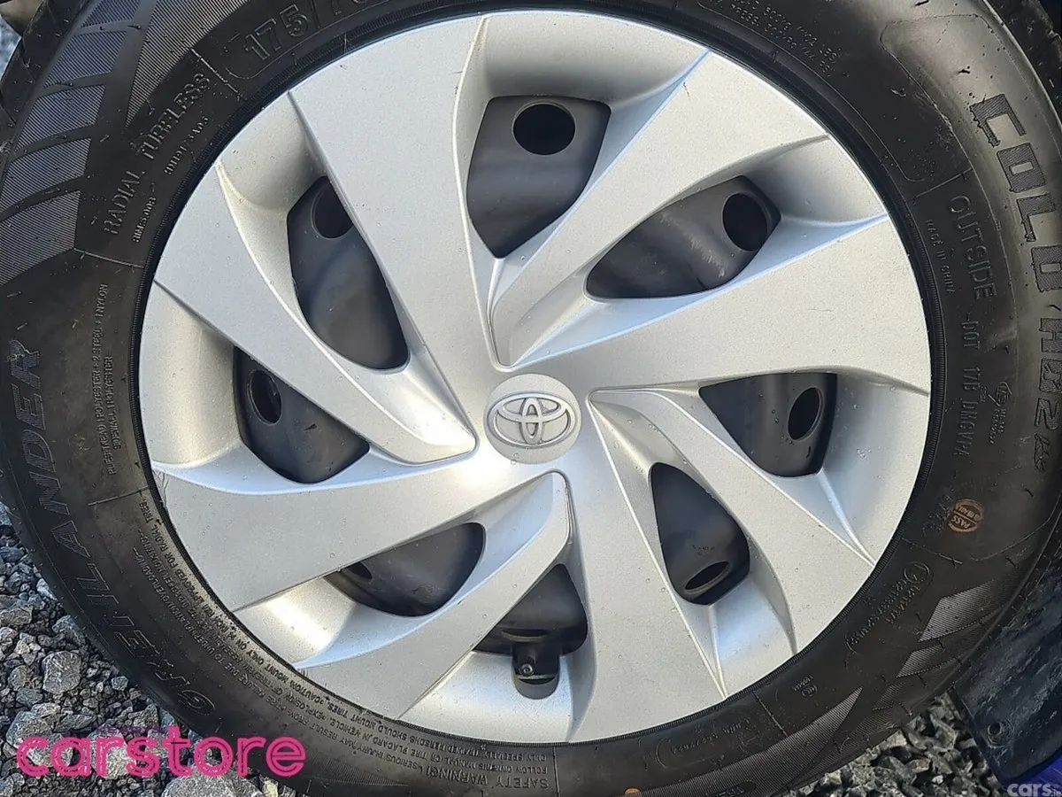Toyota Yaris Hatchback, Petrol Hybrid, 2022, Blue