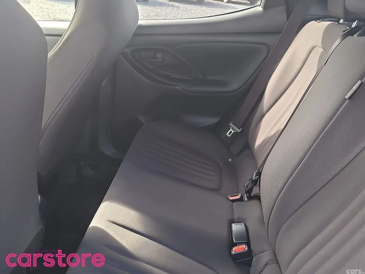 Toyota Yaris Hatchback, Petrol Hybrid, 2022, Blue