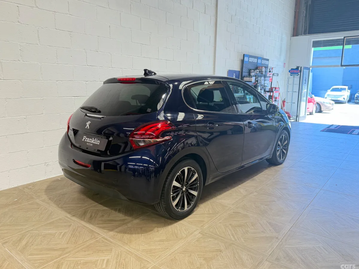 Peugeot 208 Hatchback, Petrol, 2018, Blue