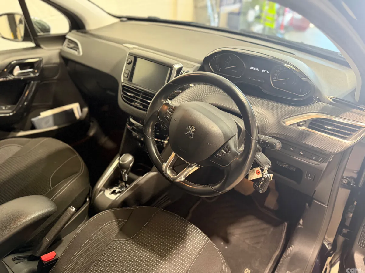 Peugeot 208 Hatchback, Petrol, 2018, Blue