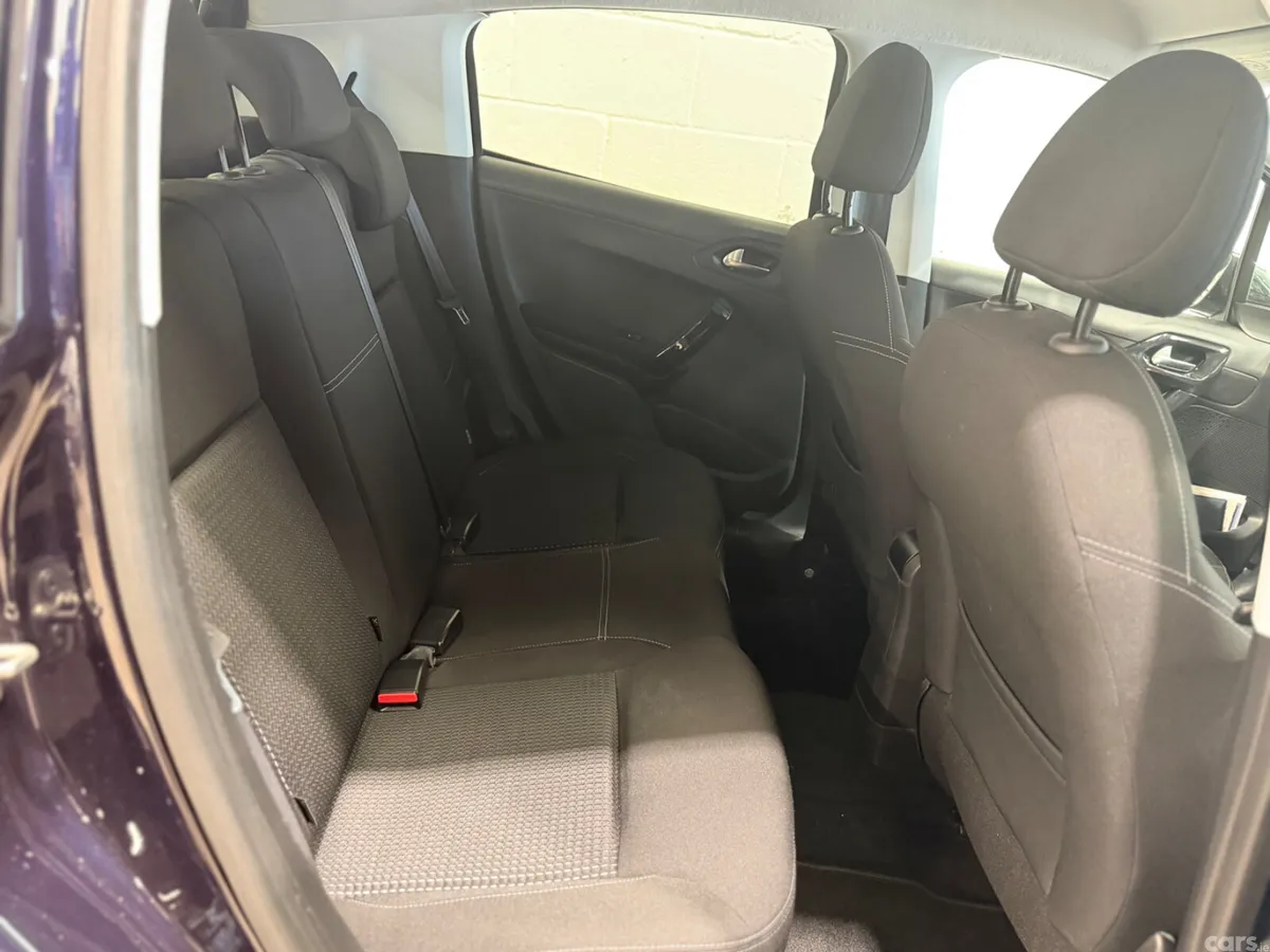 Peugeot 208 Hatchback, Petrol, 2018, Blue