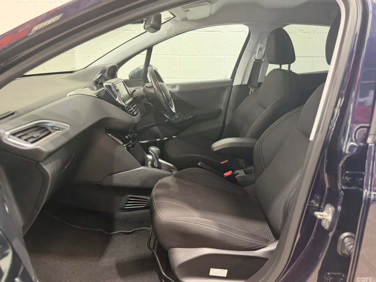 Peugeot 208 Hatchback, Petrol, 2018, Blue